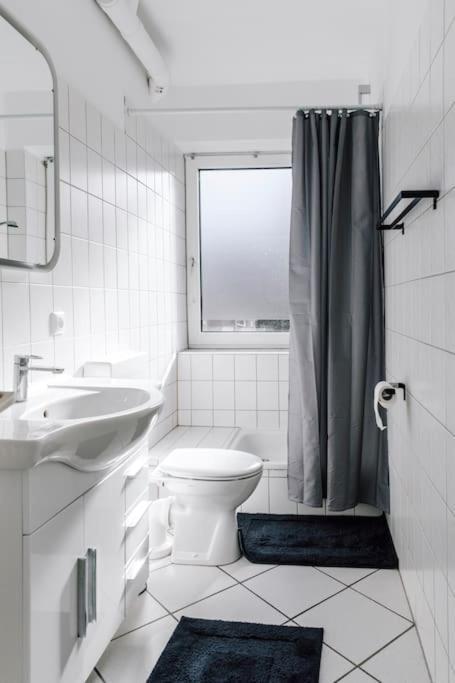 Komplett Neu: 2-Zi Zentral Im Altbau. 24H-Checkin Kiel Esterno foto