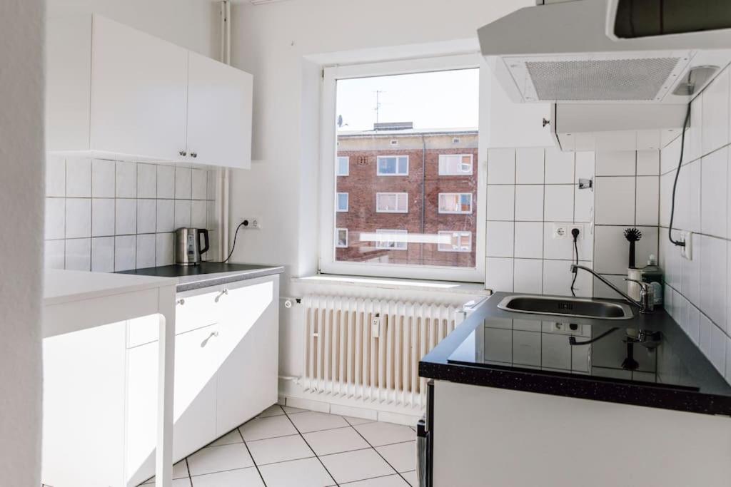 Komplett Neu: 2-Zi Zentral Im Altbau. 24H-Checkin Kiel Esterno foto